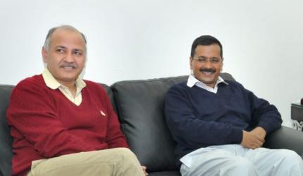 Kejriwal to head 7-member cabinet, Sisodia will be deputy CM