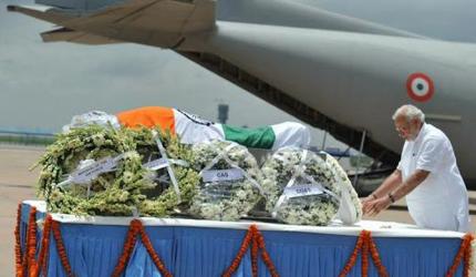 APJ Abdul Kalam's body brought to Delhi; President, PM pay tributes