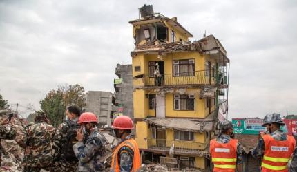 Nepal takes charge of post-quake ops as toll mounts to 7,557