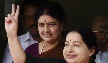 Jayalaithaa's former nurse backs Sasikala, declares her as the true heir