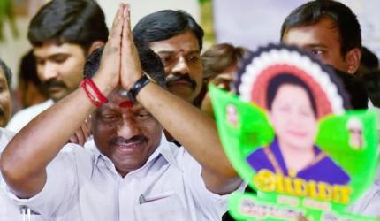 No merger talks until Sasikala, Dinakaran quit: OPS camp