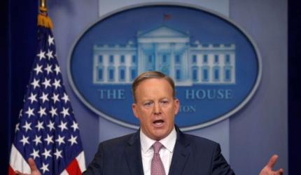 White House bars CNN, NYT, LA Times, BuzzFeed from press briefing