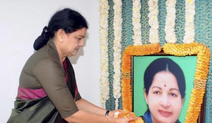 Chorus grows in AIADMK for Sasikala to take charge as TN CM