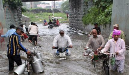 3 dead as heavy rains batter Gujarat