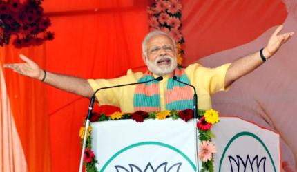 Modi uses UP government's website to nail Akhilesh