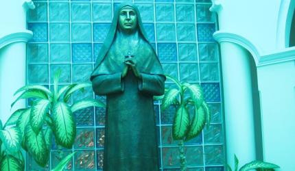 Pope elevates Kerala nun Mariam Thresia to sainthood