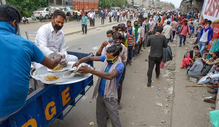 Give free ration to 8 cr migrants: Centre to states