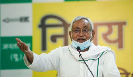 Nitish likely to take oath as CM on Monday