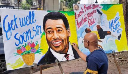 Pele's health improving but will remain in hospital