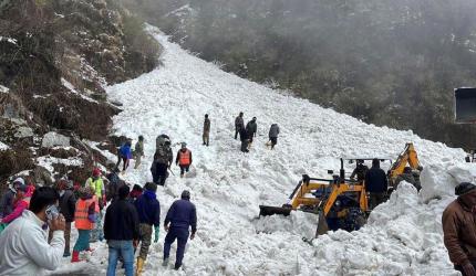 3 soldiers killed as avalanche hits Army camp in Siachen
