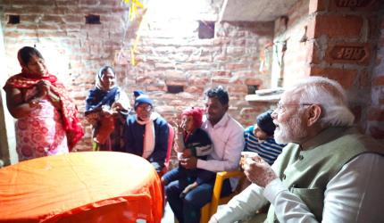 PIX: Modi stops for tea at Ujjwala beneficiary's house