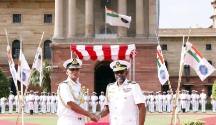 SL naval commander meets Indian military top brass