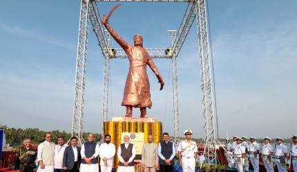 Navy team to probe Shivaji statue collapse in Maha