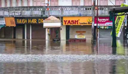 Vadodara flood crisis deepens, Army joins rescue ops