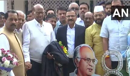 Sharad Pawar's birthday sees Ajit and family turn up