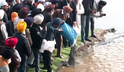 Manmohan Singh's ashes immersed in Yamuna after rituals