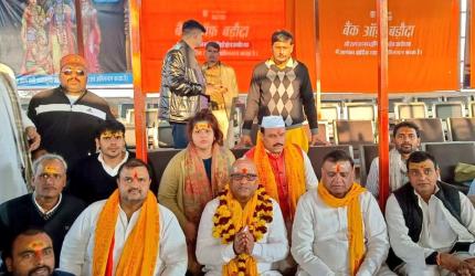 UP Cong chief, leaders pay obeisance at Ayodhya