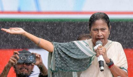 B'desh objects to Mamata's 'offer' to shelter refugees 