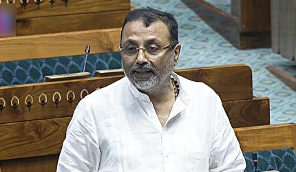 'Tubelights': Oppn slams BJP MPs over remarks against SC