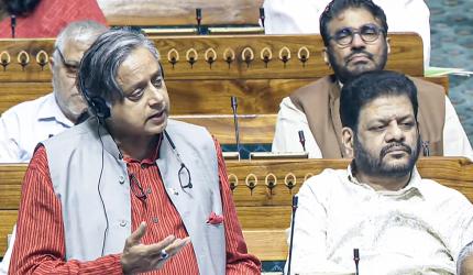 Tharoor gets SC relief in 'scorpion' remark against Modi