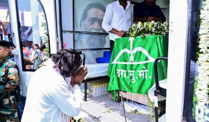Shibu Soren cremated with state honors in native village