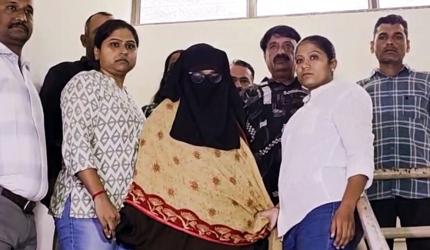 Bengaluru woman urged Pak Army chief to 'invade' India