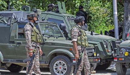 Soldier killed as army foils major infiltration bid in J-K 