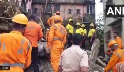 At least12 killed in building collapse near Mumbai