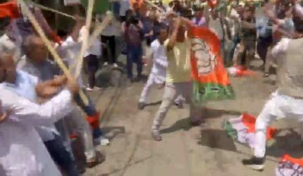 BJP-Cong workers clash in Patna over remarks against Modi's mother