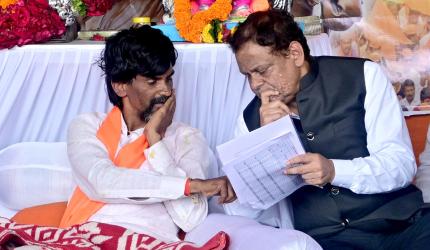 Maratha quota talks fail, Jarange targets Fadnavis again