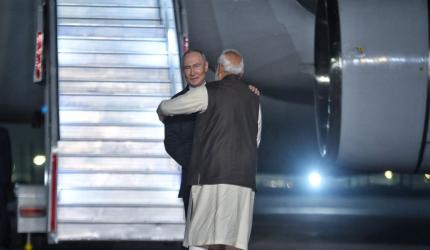 Modi-Putin: Hug in airport, ride in car, dinner at 7, LKM