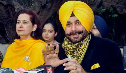 Cong suspends Sidhu's wife after '500 cr for CM' remark