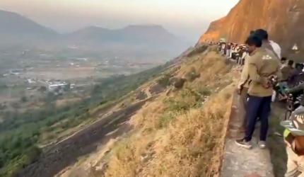 6 killed as car falls into 600-foot deep gorge in Maha's Nashik