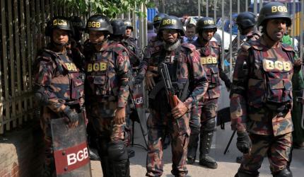 Fresh unrest grips Bangladesh, govt orders clampdown