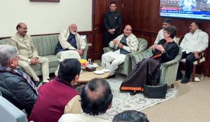 Priyanka Gandhi, other Oppn leaders join Modi, Birla over tea