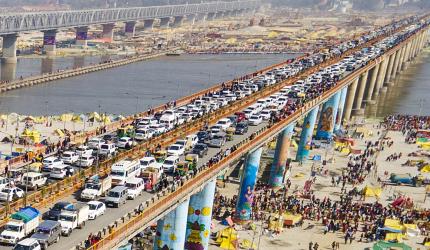 Akhilesh slams UP govt over traffic chaos, filth at Kumbh