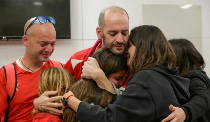 Israel announces return of 3 hostages after 498 days