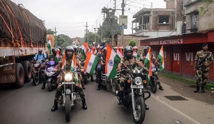 BSF letting in infiltrators from Bangladesh: Mamata