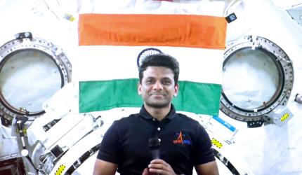 How do you eat, sleep in space? Schoolchildren ask Shuks