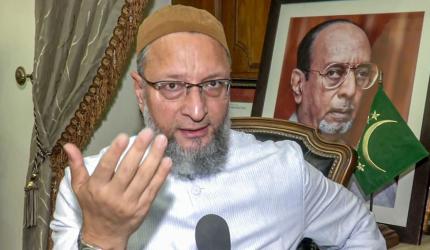 Owaisi writes to Lalu, seeks alliance in Bihar polls