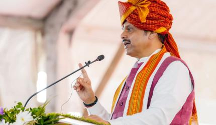 Fadnavis censures Sena MLA's assault on canteen staffer