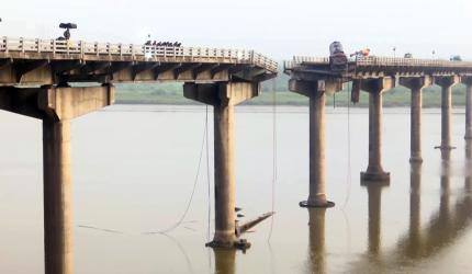Guj govt OKs Rs 212cr for new bridge next to collapsed one 
