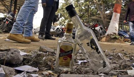 CAG slams Maharashtra excise dept for revenue lapses