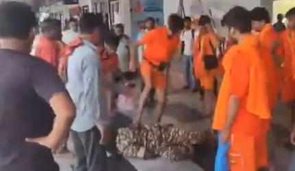 Kanwariyas punch, kick CRPF jawan at UP station after spat
