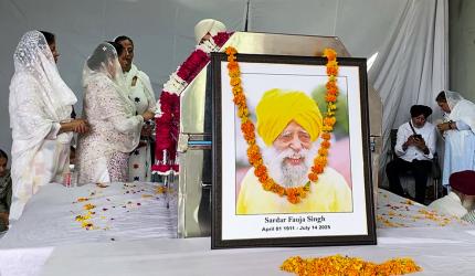 'Turbaned Tornado' Fauja Singh laid to rest in Jalandhar