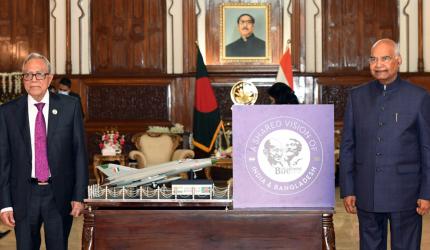 Ex-prez Hamid, facing murder probe, returns to B'desh