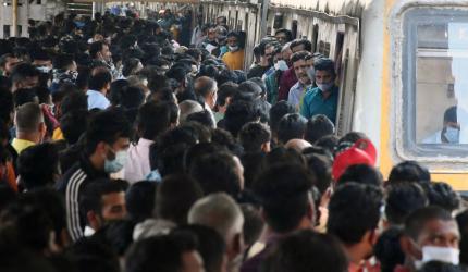 4 killed after falling off local trains in Thane