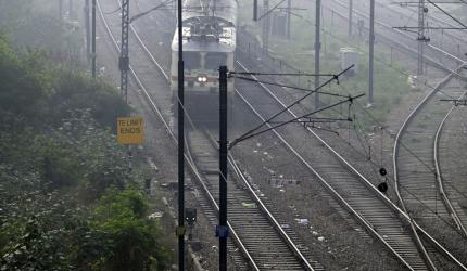 Man jumps before train with 4 kids after fight with wife
