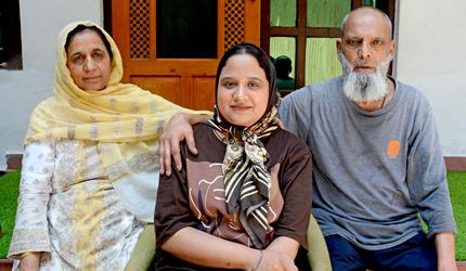 Kashmiri MBBS Student Reunites With Fam