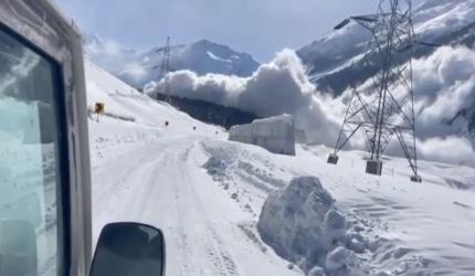 SEE: Avalanche in J-K's Sonamarg causes panic 